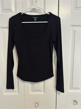 Athleta Black Scoop-Neck Long Sleeve Top